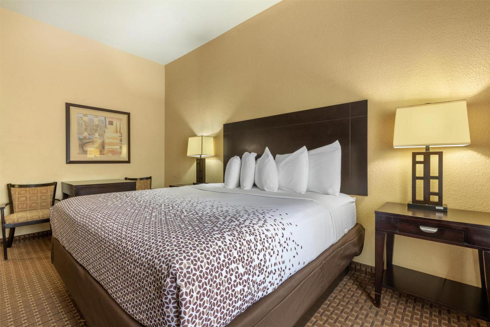Best Western Bastrop Pines Inn Main image 2